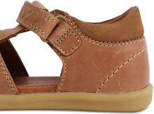 Load image into Gallery viewer, Roam Sandal - Caramel
